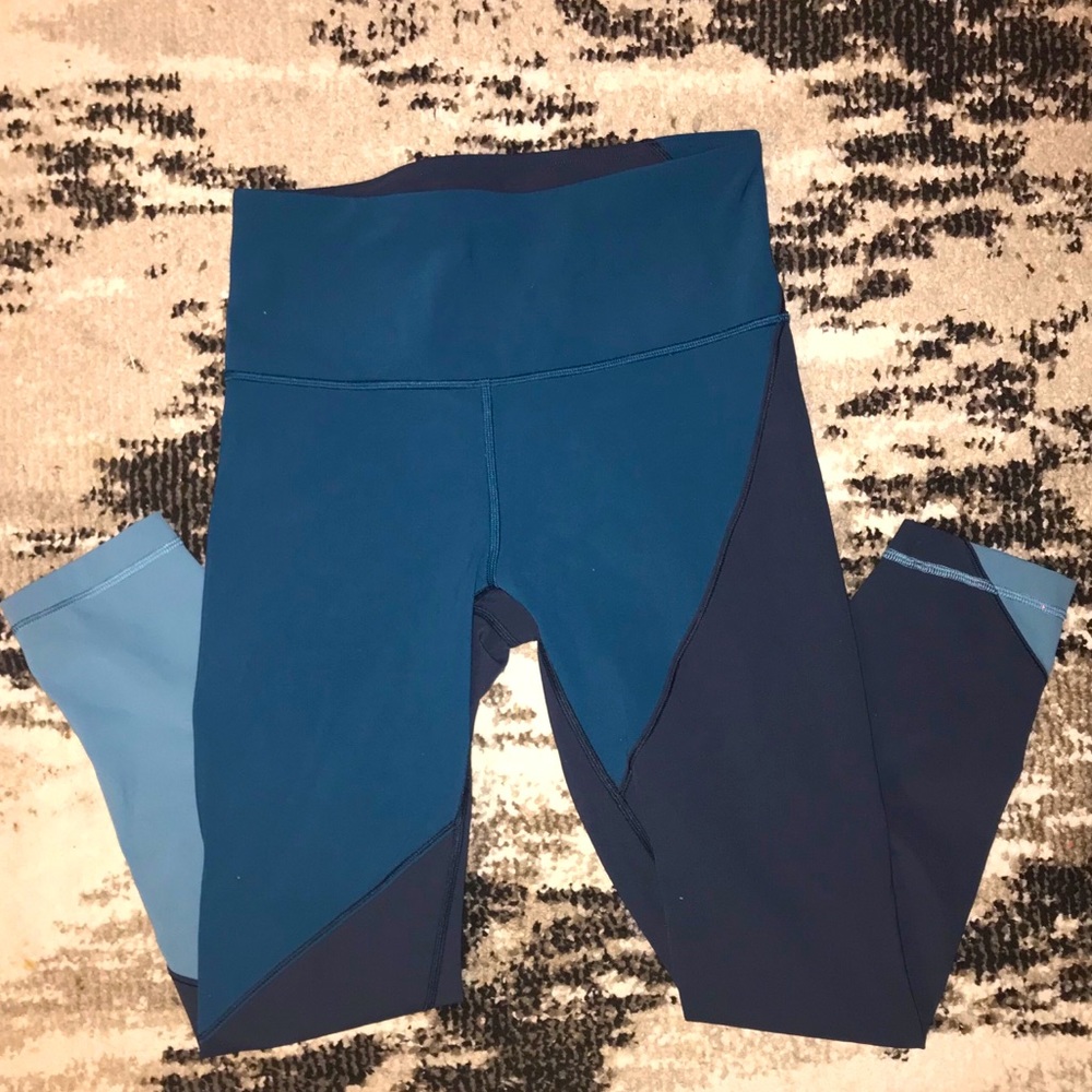 Lululemon size 8 leggings in blue